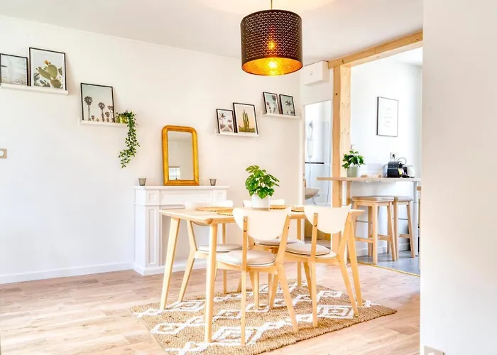 Le Petit Coin De La Rue Basse